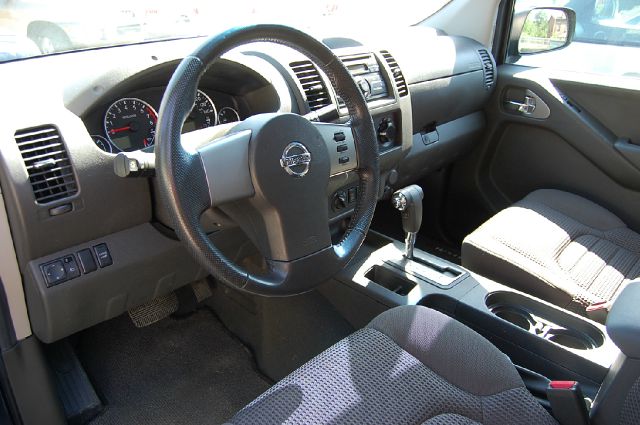 Nissan Frontier SE 4WD Pickup Truck