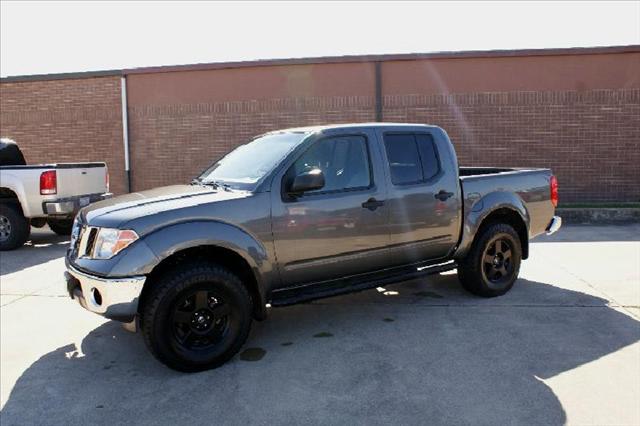 Nissan Frontier 4 Door SE Van Pickup