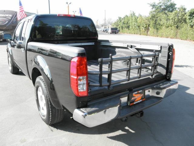 Nissan Frontier SE Pickup Truck