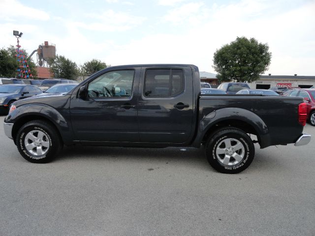 Nissan Frontier 2010 photo 2