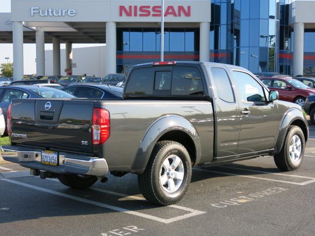 Nissan Frontier 2010 photo 1