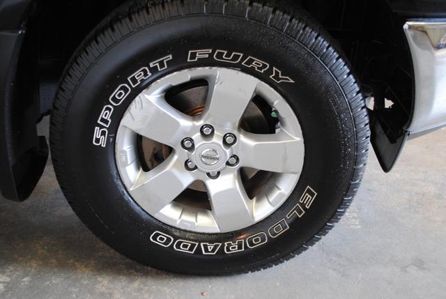 Nissan Frontier 2010 photo 2