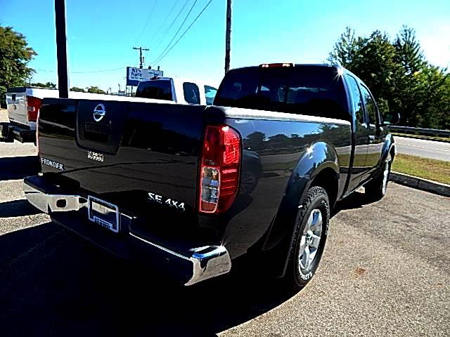 Nissan Frontier 4x4 6 Speed Pickup Truck