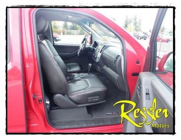 Nissan Frontier LX Minivan Pickup