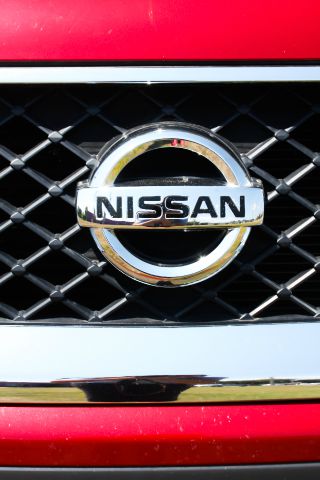 Nissan Frontier 2011 photo 2