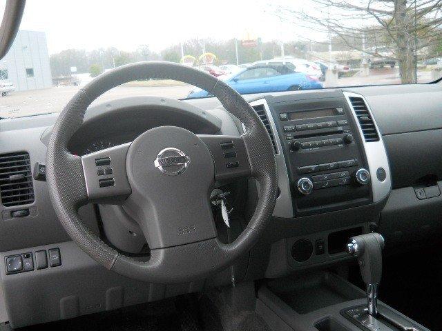Nissan Frontier 2011 photo 1