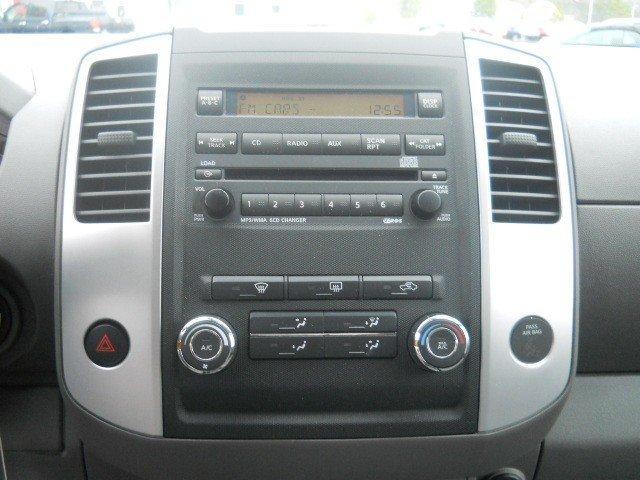 Nissan Frontier 2011 photo 2