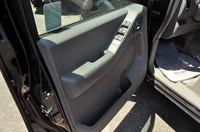 Nissan Frontier 2011 photo 11