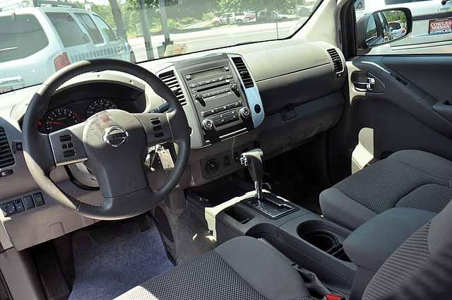 Nissan Frontier 2011 photo 12