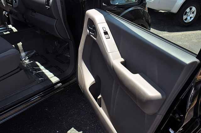Nissan Frontier 2011 photo 13
