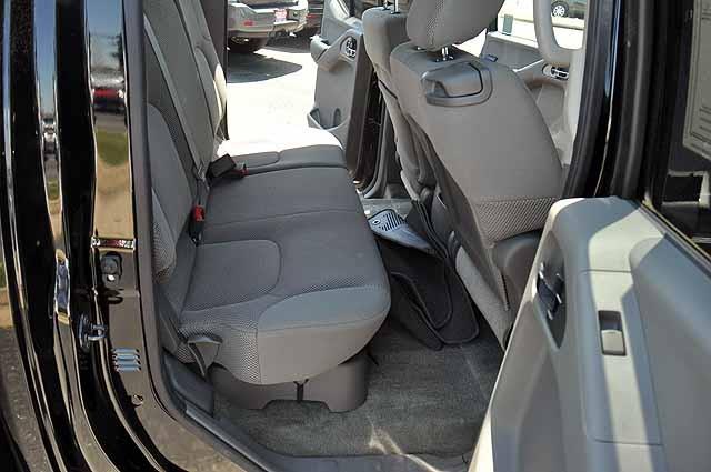 Nissan Frontier 2011 photo 16