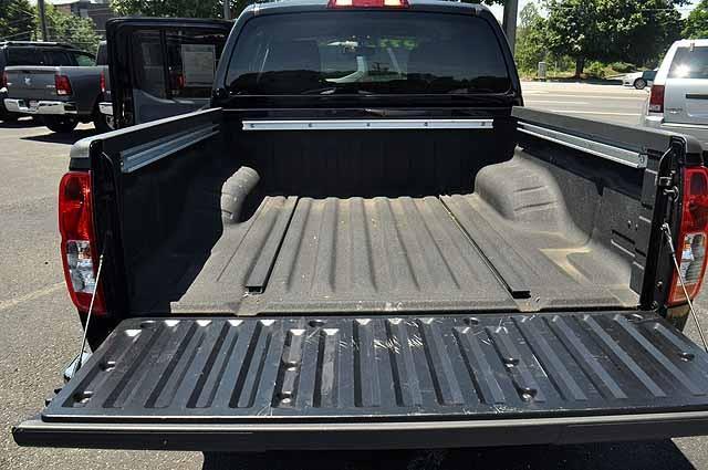 Nissan Frontier 2011 photo 18