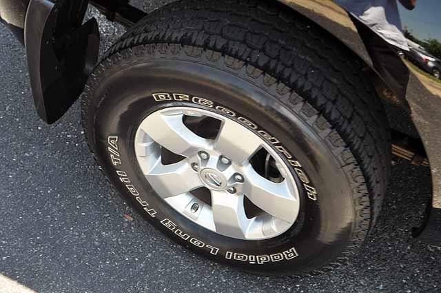 Nissan Frontier 2011 photo 4