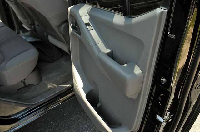 Nissan Frontier 2011 photo 5