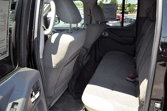 Nissan Frontier 2011 photo 6