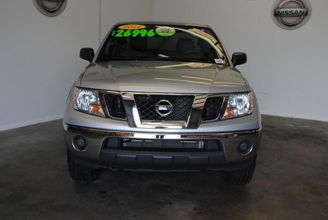 Nissan Frontier 2011 photo 2