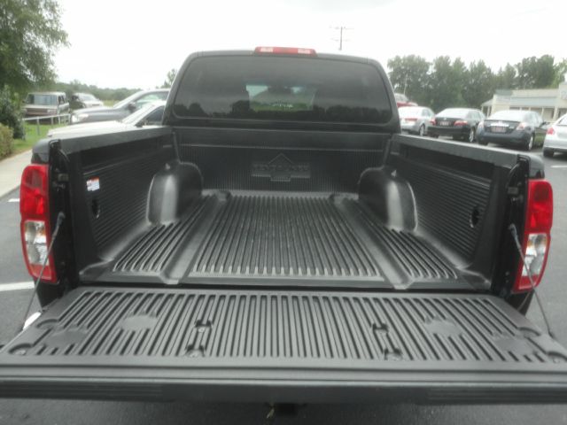 Nissan Frontier 2011 photo 2