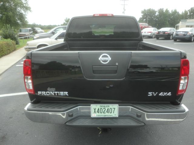 Nissan Frontier 2011 photo 3
