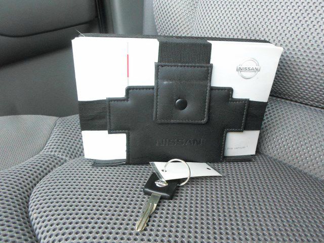 Nissan Frontier 2011 photo 4