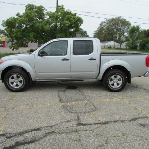 Nissan Frontier 2011 photo 3