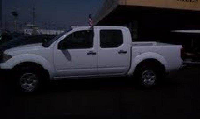 Nissan Frontier 2011 photo 2
