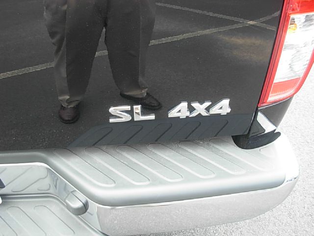 Nissan Frontier 2011 photo 1