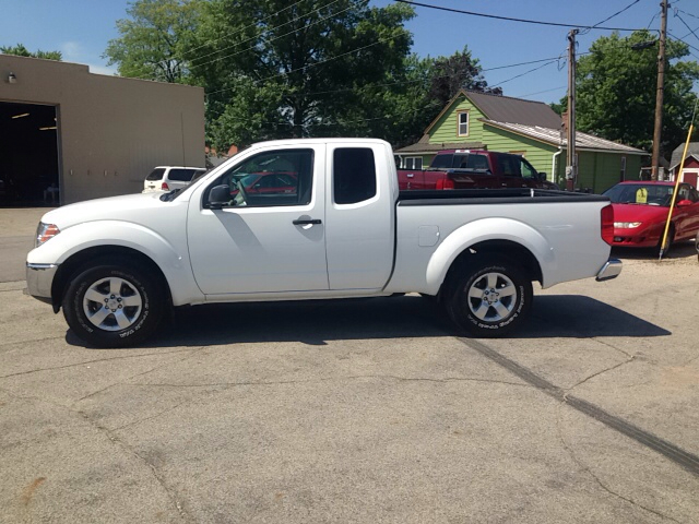 Nissan Frontier 2011 photo 1