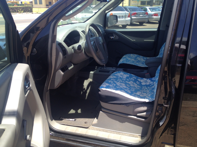 Nissan Frontier 2011 photo 2