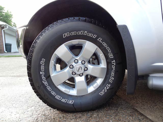 Nissan Frontier 2011 photo 1