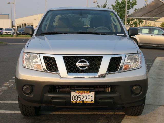 Nissan Frontier 2011 photo 3