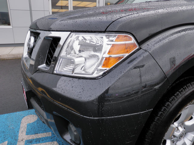 Nissan Frontier 2012 photo 3