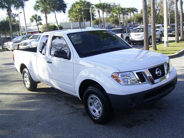 Nissan Frontier 2012 photo 1