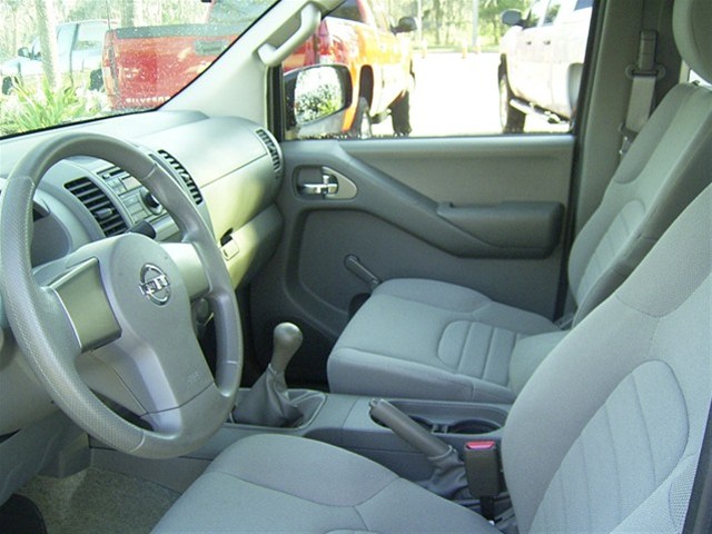 Nissan Frontier 2012 photo 2