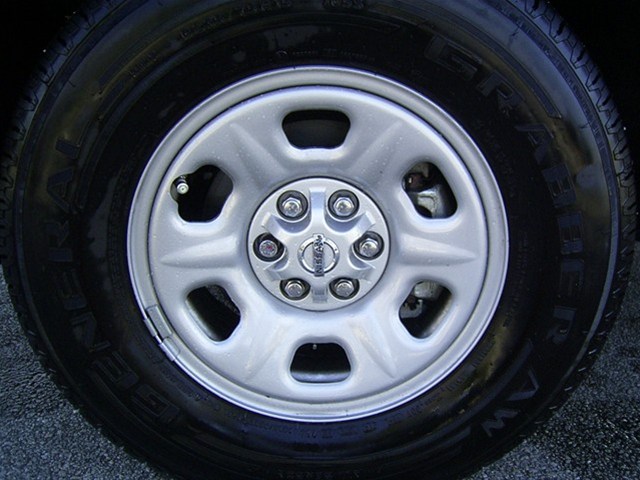 Nissan Frontier 2012 photo 3