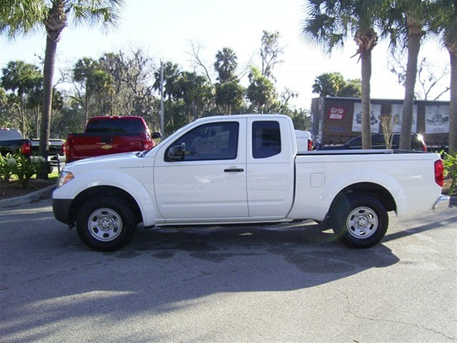 Nissan Frontier 2012 photo 4