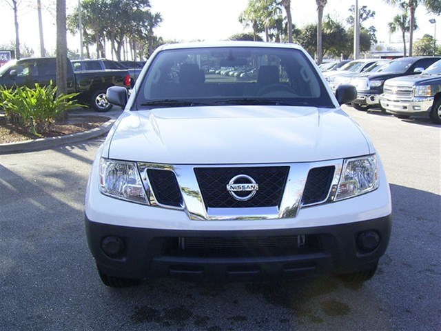 Nissan Frontier 2012 photo 5