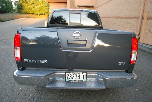 Nissan Frontier 2012 photo 3