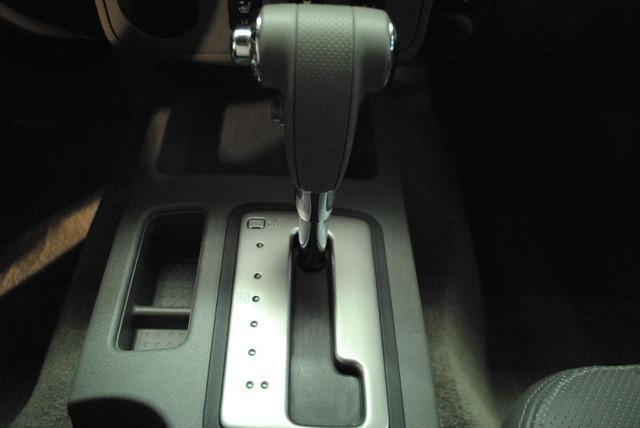 Nissan Frontier 2012 photo 11