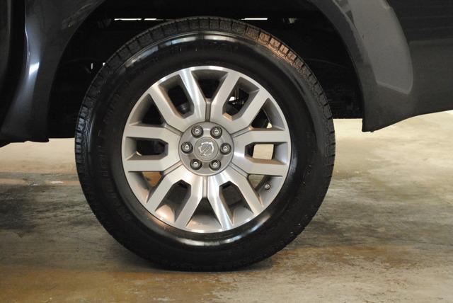 Nissan Frontier 2012 photo 2