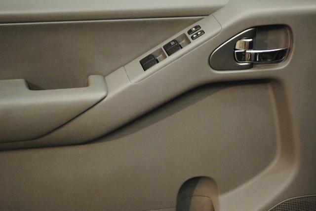 Nissan Frontier 2012 photo 23