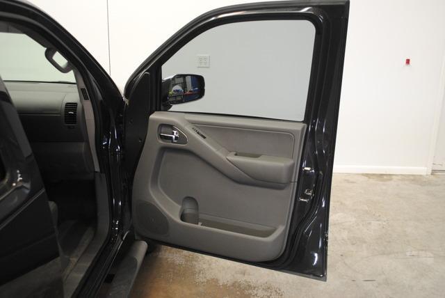 Nissan Frontier 2012 photo 24