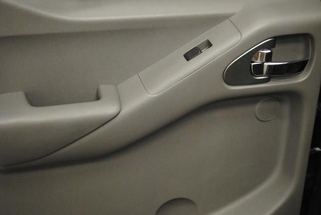 Nissan Frontier 2012 photo 26