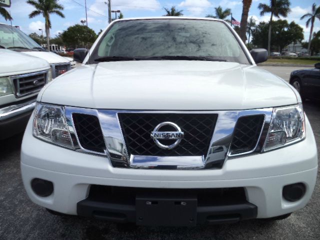 Nissan Frontier 2012 photo 3