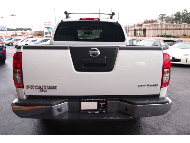 Nissan Frontier 2012 photo 2