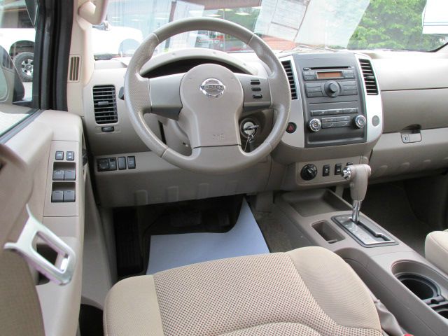 Nissan Frontier 2012 photo 11