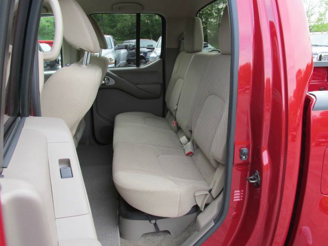 Nissan Frontier 2012 photo 3