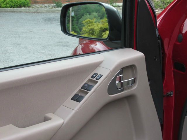 Nissan Frontier 2012 photo 4