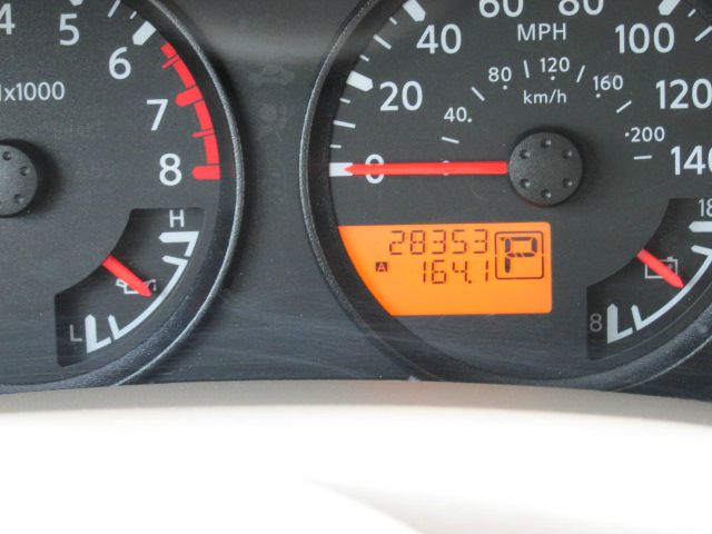 Nissan Frontier 2012 photo 8