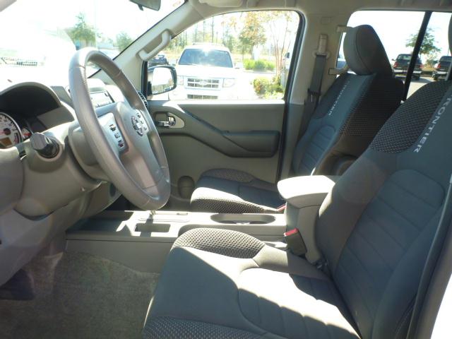Nissan Frontier 2012 photo 5