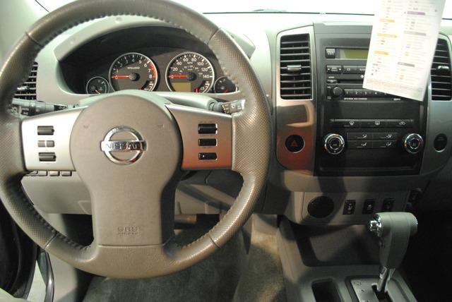 Nissan Frontier 2012 photo 2
